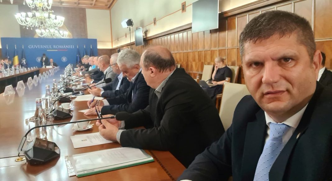 ringo dămureanu în şedinţă la guvern Intervenția Președintelui Sindicatului Național Forța Legii, Ringo Dămureanu, la întâlnirea cu Prim-ministrul Ilie Bolojan, din 29 august 2025, de la ședința Consiliului Național Tripartit pentru Dialog Social, reprezentând Confederația Sindicală Națională Meridian