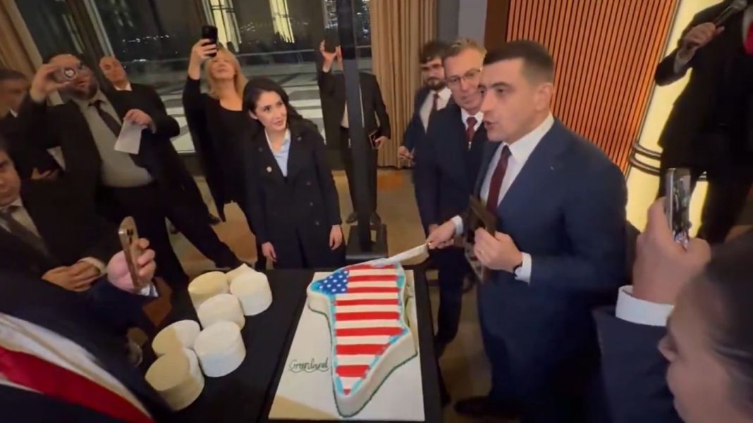 tort-simion-groenlanda Suveranismul, Steagul și Cuțitul. Vizita lui George Simion în America: între legitimarea personală și factura de credibilitate pe numele României